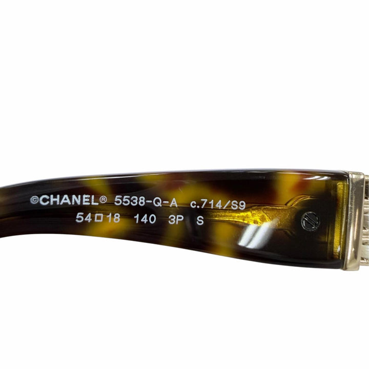 Excellent CHANEL sunglasses Logo, leather accents, cat eye design Brown 5538-Q-A