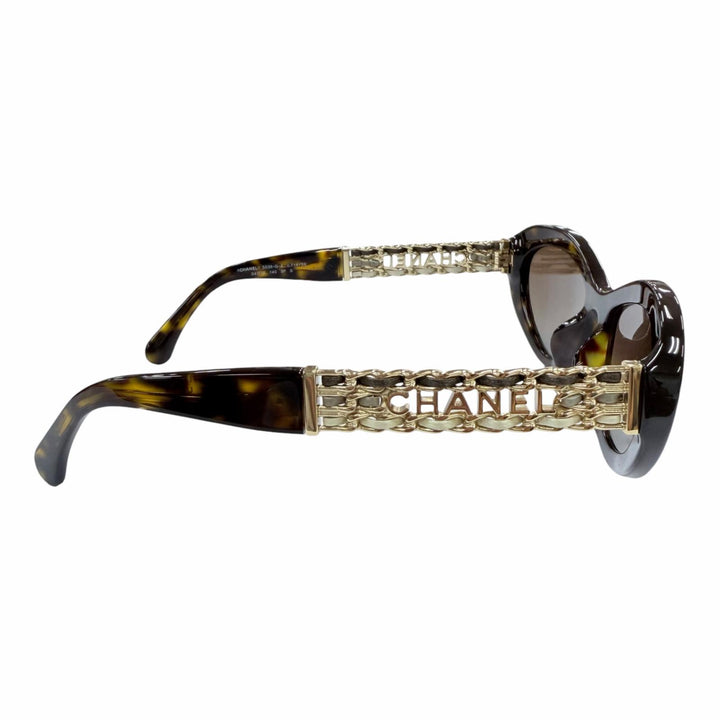 Excellent CHANEL sunglasses Logo, leather accents, cat eye design Brown 5538-Q-A