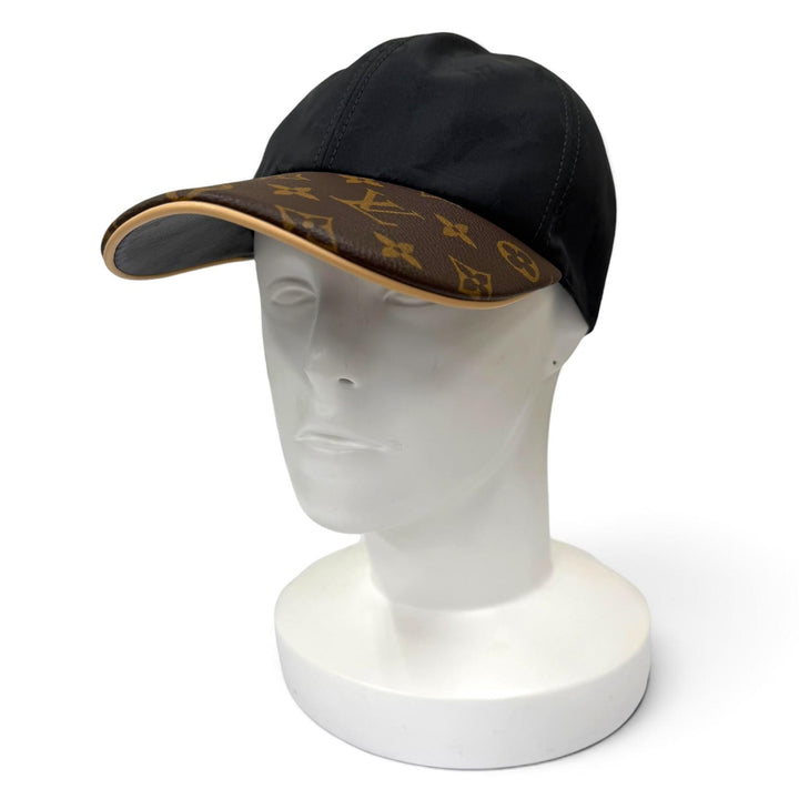 Great LOUIS VUITTON cap LV Get Ready Monogram Pattern black Women M76528