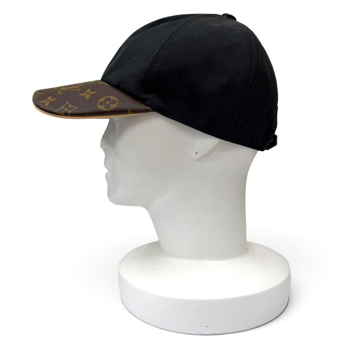 Great LOUIS VUITTON cap LV Get Ready Monogram Pattern black Women M76528