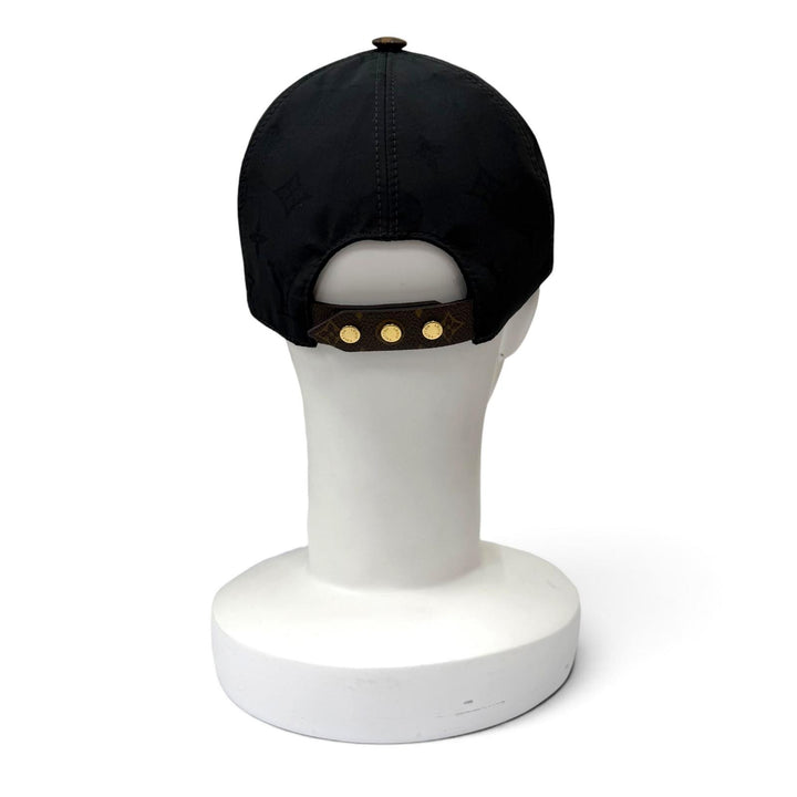 Great LOUIS VUITTON cap LV Get Ready Monogram Pattern black Women M76528