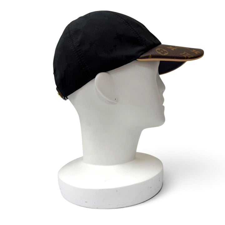Great LOUIS VUITTON cap LV Get Ready Monogram Pattern black Women M76528