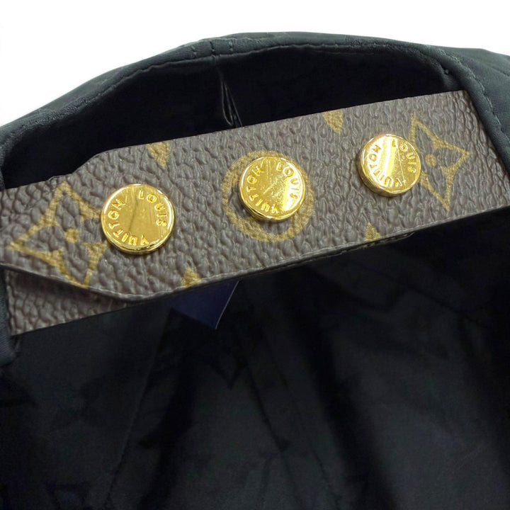 Great LOUIS VUITTON cap LV Get Ready Monogram Pattern black Women M76528
