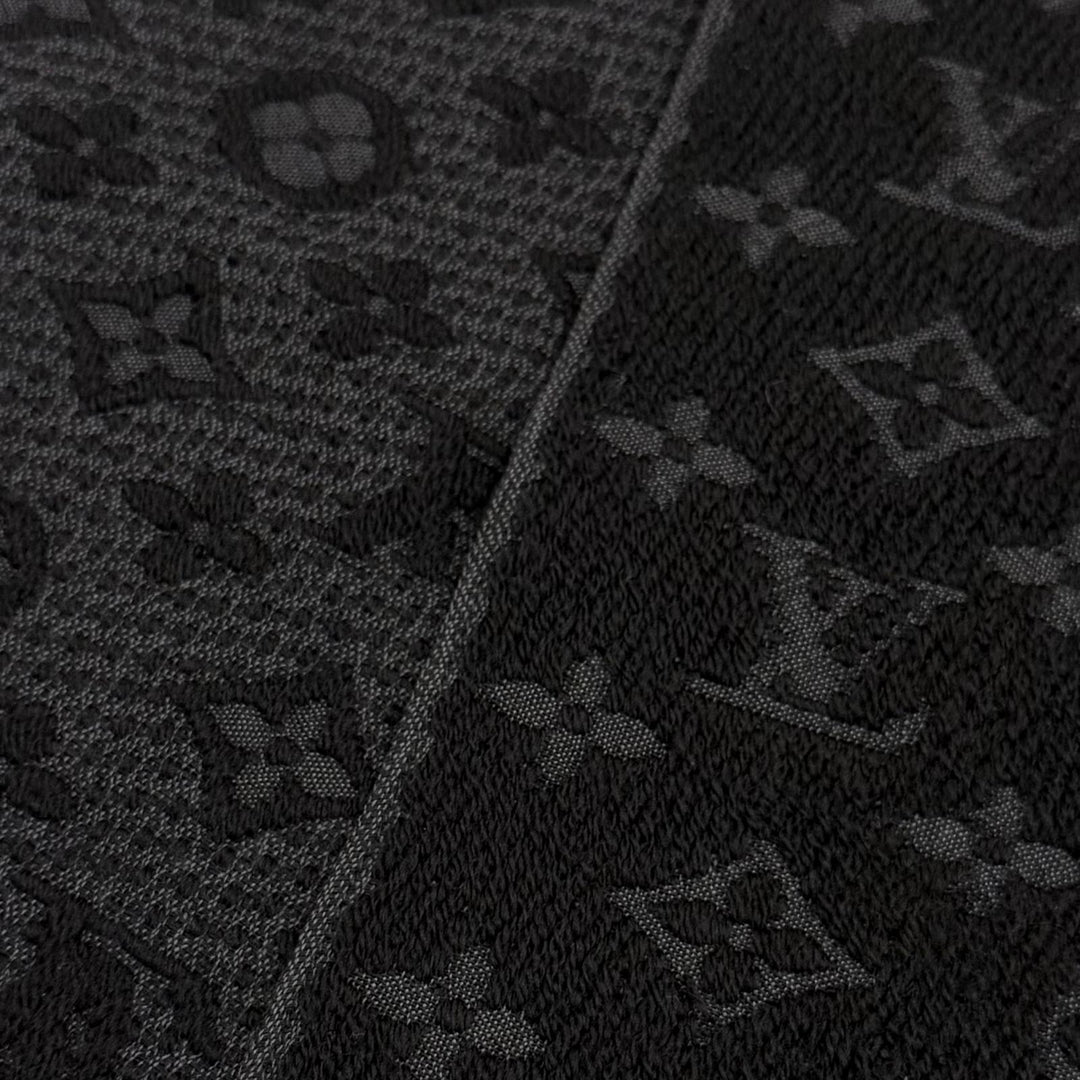 Great LOUIS VUITTON Scarf Monogram Classic with Fringe black wool mens M70520