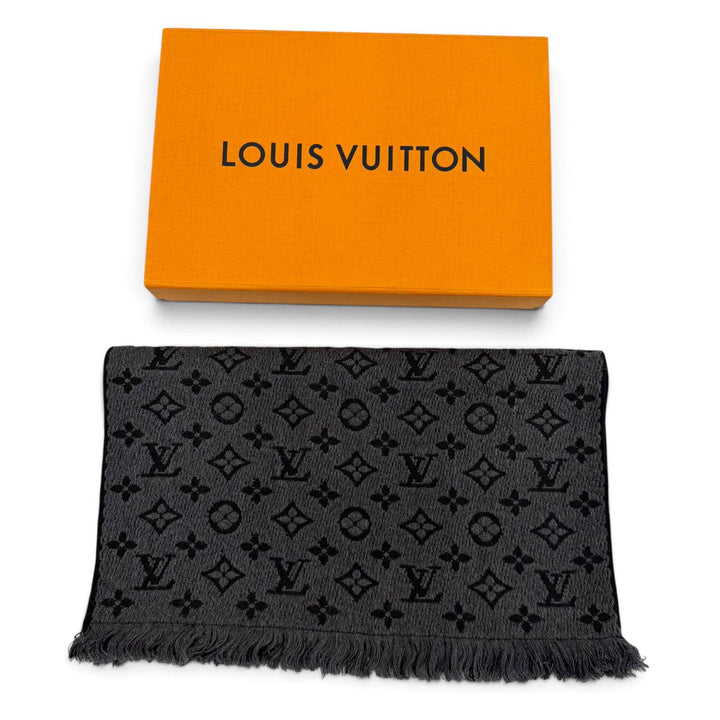 Great LOUIS VUITTON Scarf Monogram Classic with Fringe gray wool mens M78526