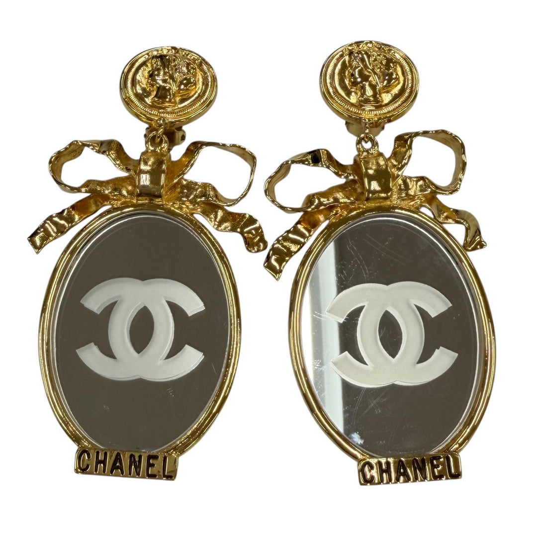 Great CHANEL Earring Rare COCO Mark Ribbon Mirror gold metal Women