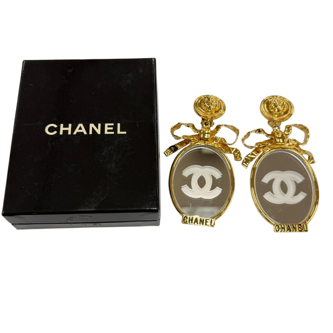Great CHANEL Earring Rare COCO Mark Ribbon Mirror gold metal Women