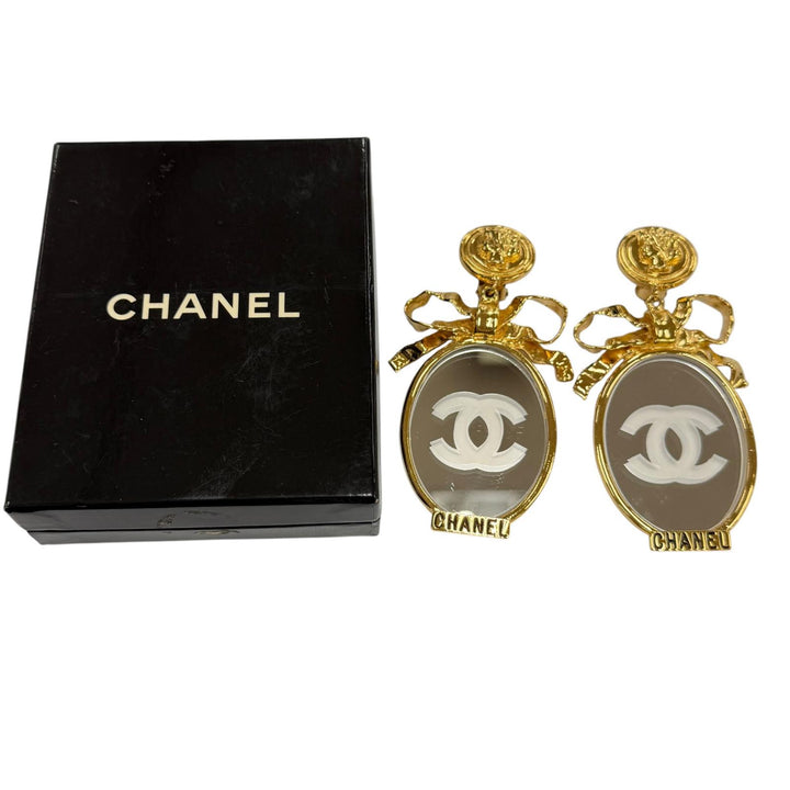 Great CHANEL Earring Rare COCO Mark Ribbon Mirror gold metal Women