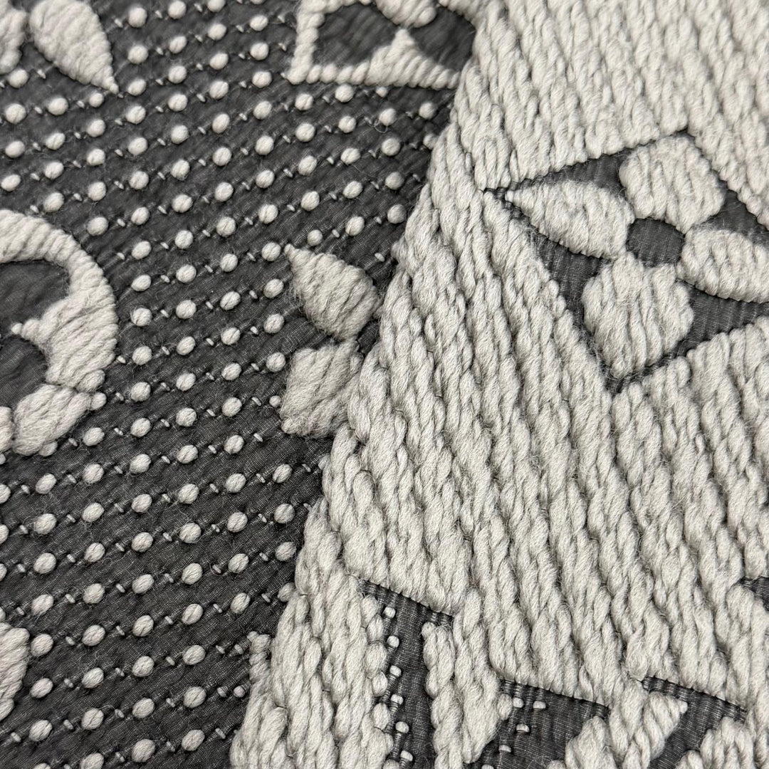 Great LOUIS VUITTON Scarf Escharpe Logomania Monogram With fringe Gurege wool