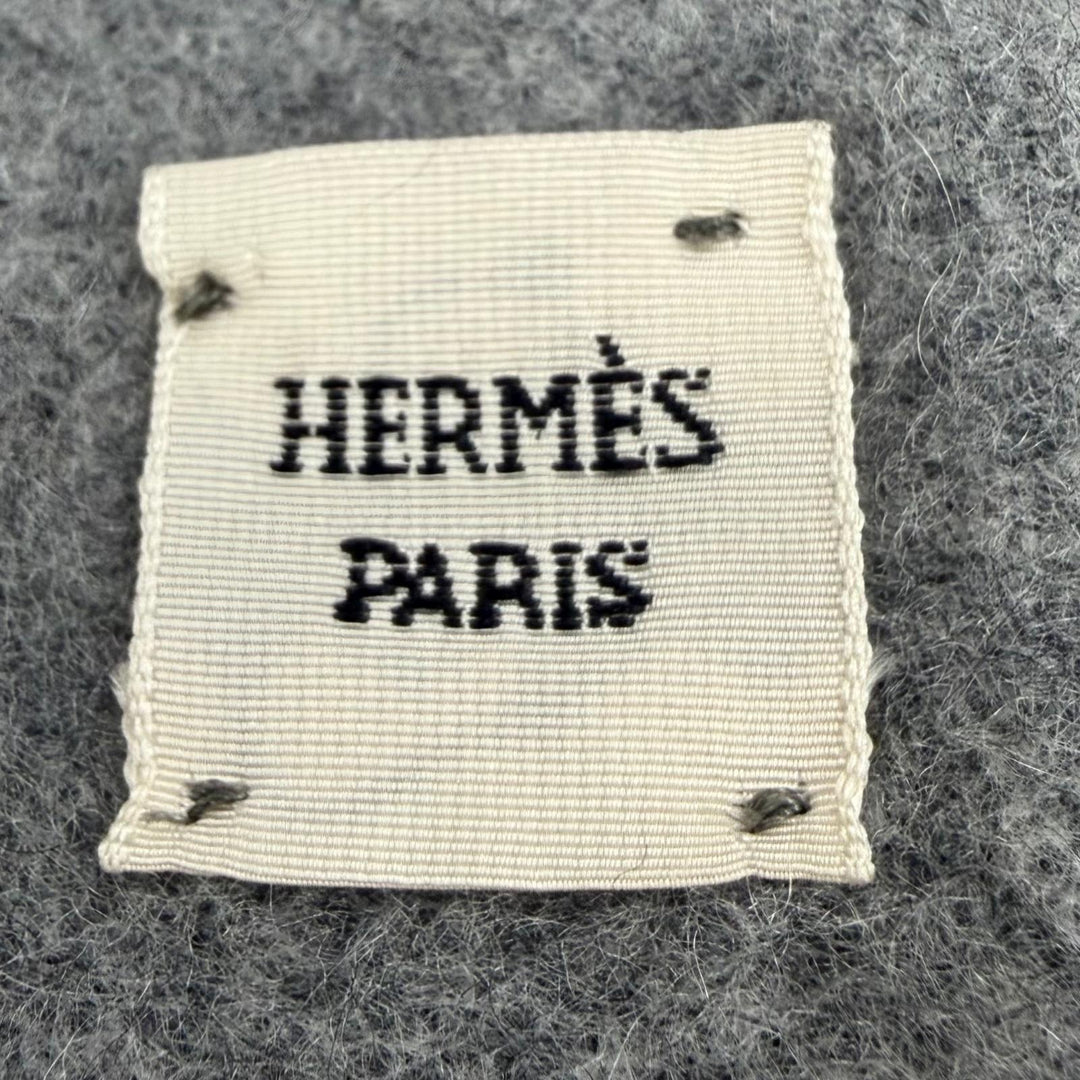 Great HERMES Scarf Large shawl with logo embroidery and fringe gray cashmere