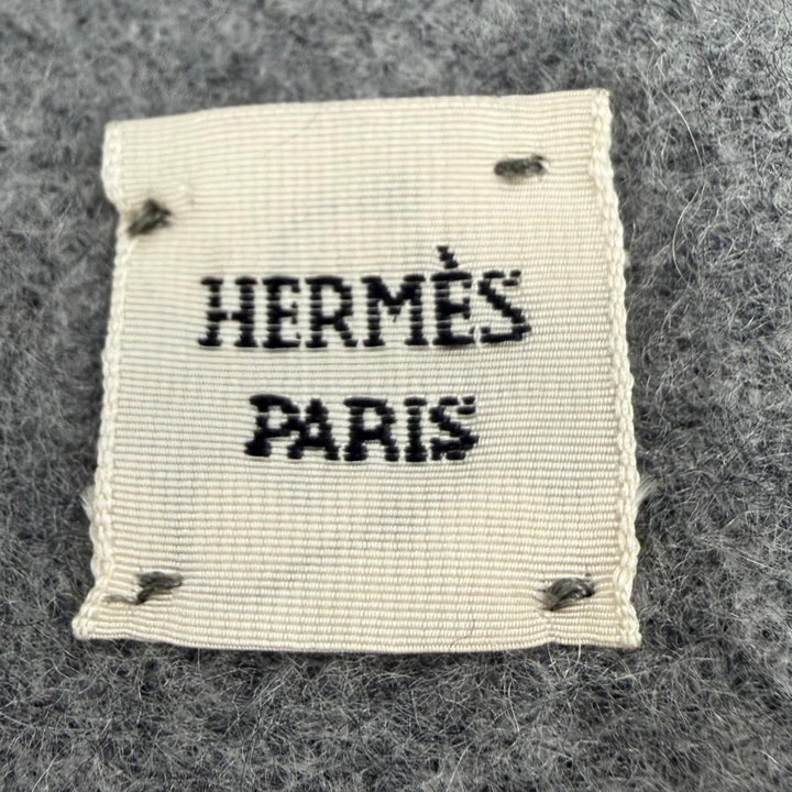 Great HERMES Scarf Large shawl with logo embroidery and fringe gray cashmere