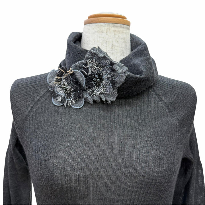 Excellent CHANEL knit turtleneck top with two Camellia Brooch 34 05A P26591