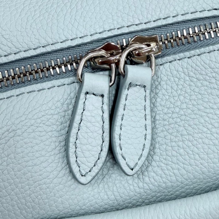 Excellent HIROFU Handbag Logo-engraved leather Light blue leather Women
