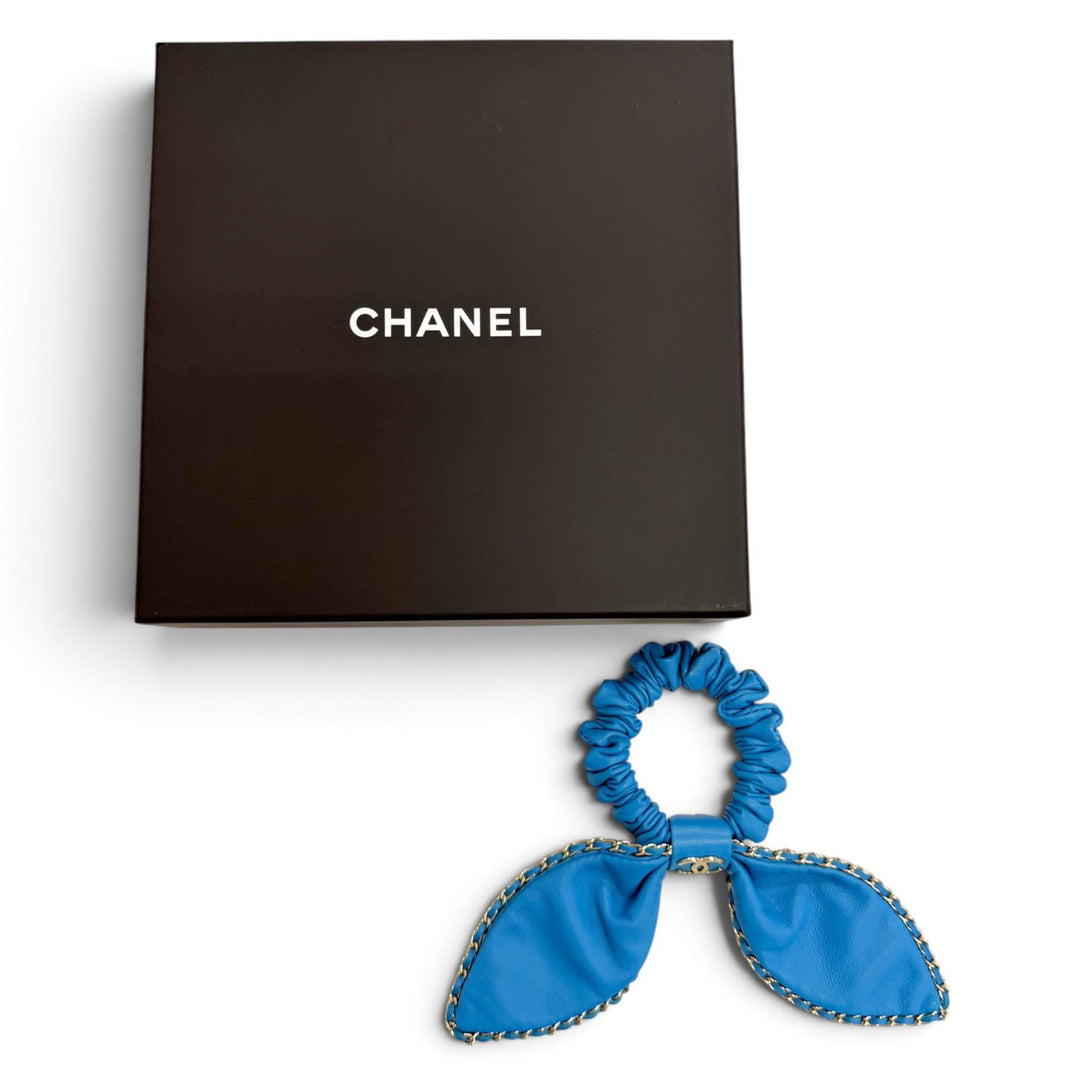 Pristine CHANEL COCO Mark Ribbon Chain Scrunchie blue leather AA8258 A22S