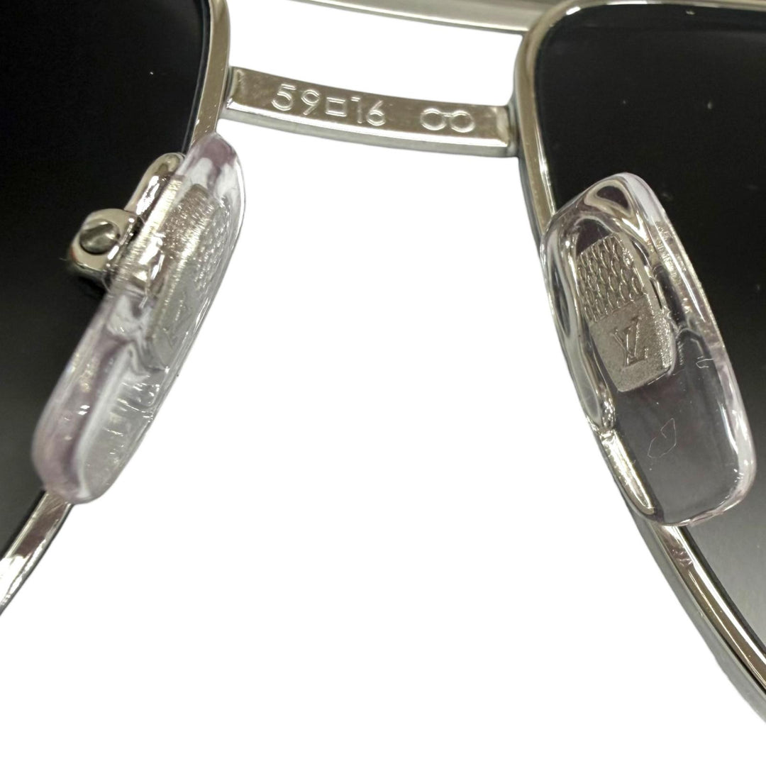 Excellent LOUIS VUITTON Sunglasses Attitude Current product Argent