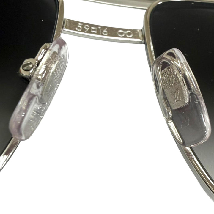 Excellent LOUIS VUITTON Sunglasses Attitude Current product Argent