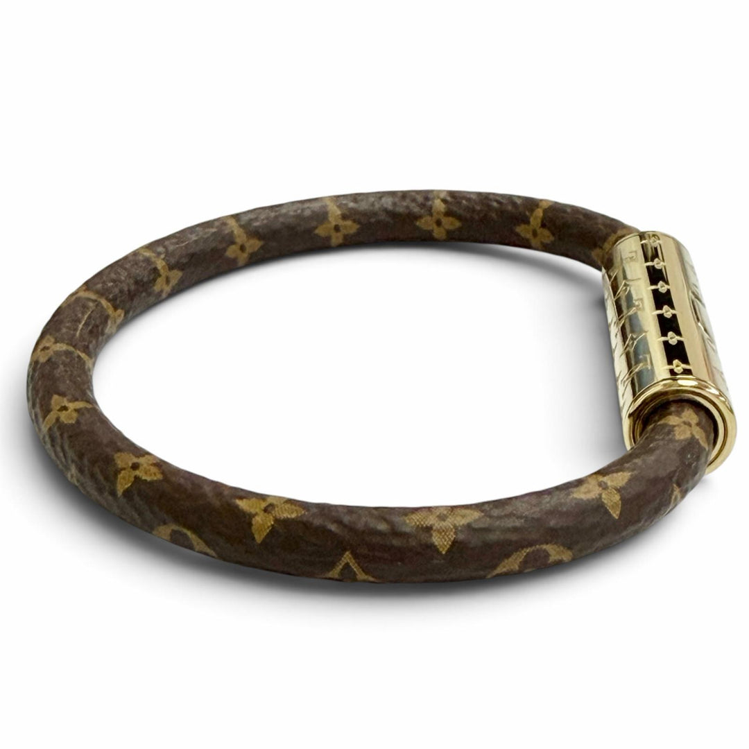 Excellent LOUIS VUITTON bracelet LV Confidential Monogram canvas Women M8274F