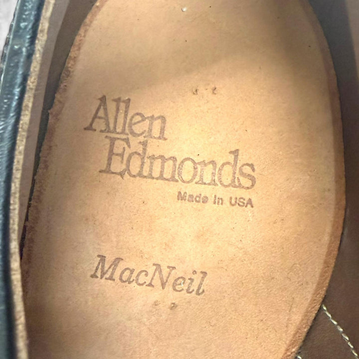 Pristine AllenEdmonds Dress shoes MacNeil Wingtip full brogue with vertical logo