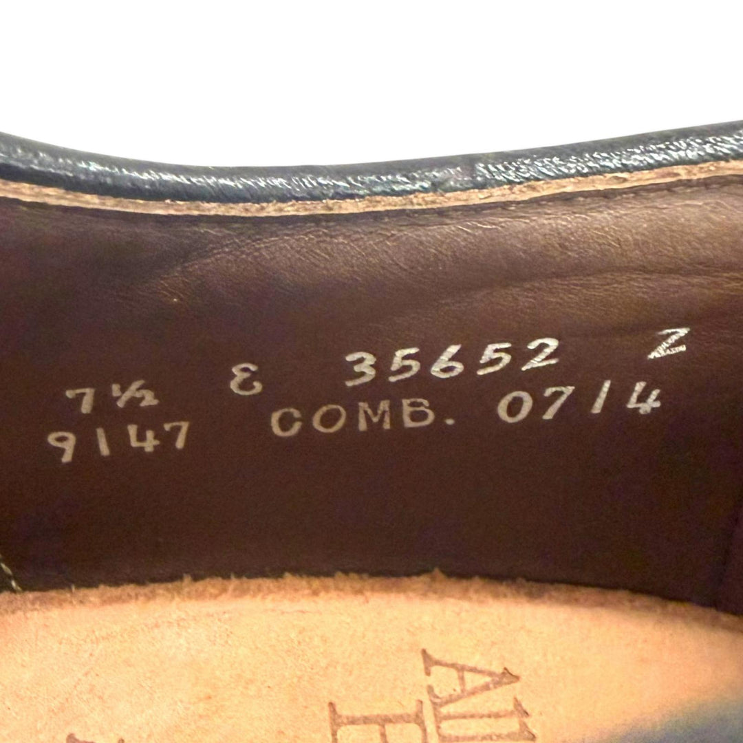 Pristine AllenEdmonds Dress shoes MacNeil Wingtip full brogue with vertical logo
