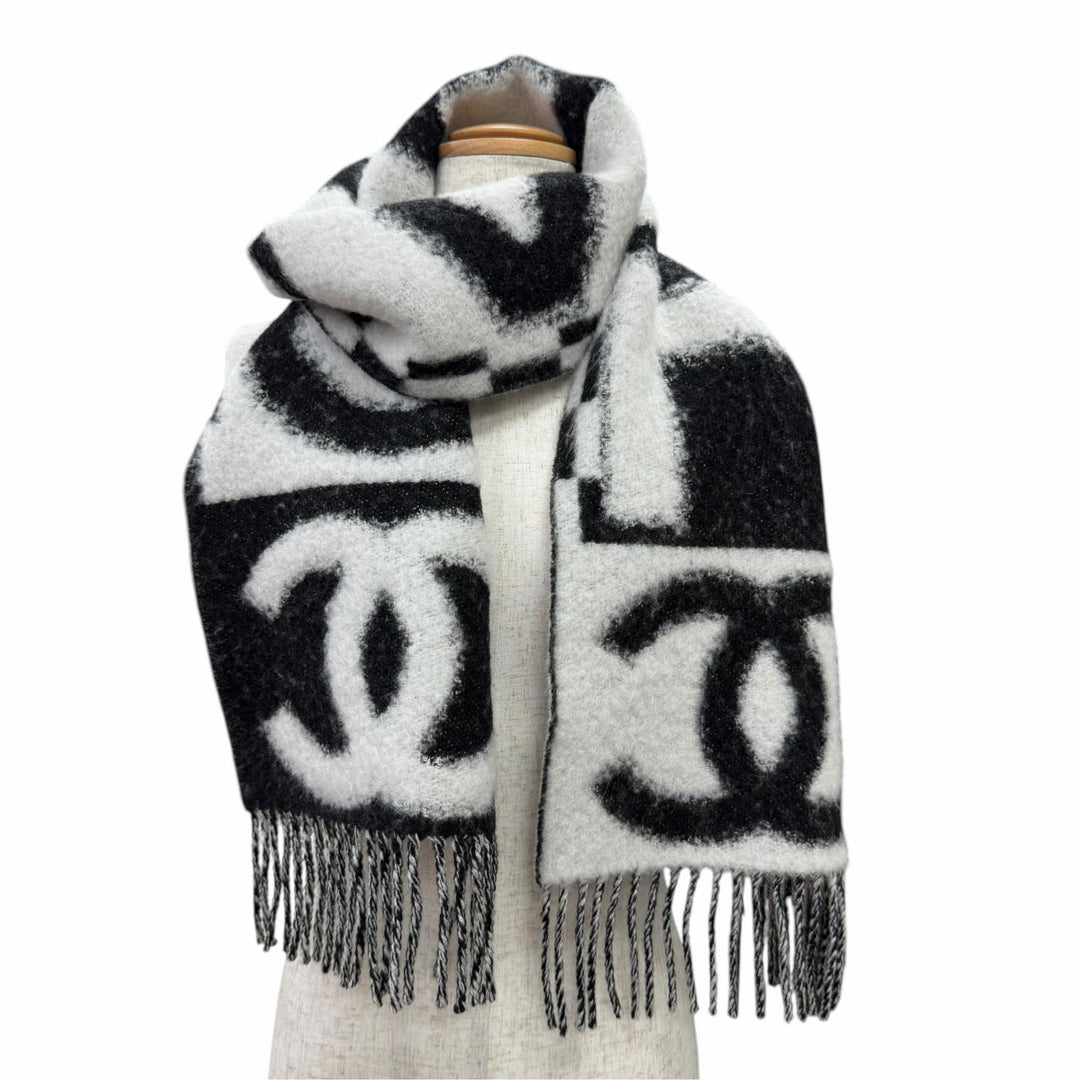 Great CHANEL Scarf COCO Mark logo design fringe white cashmere Women AAA478