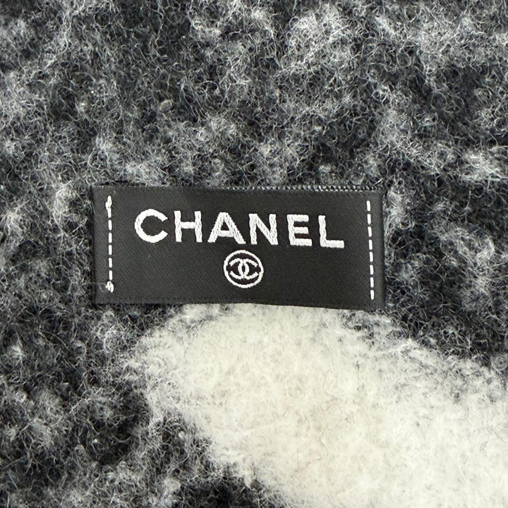 Great CHANEL Scarf COCO Mark logo design fringe white cashmere Women AAA478