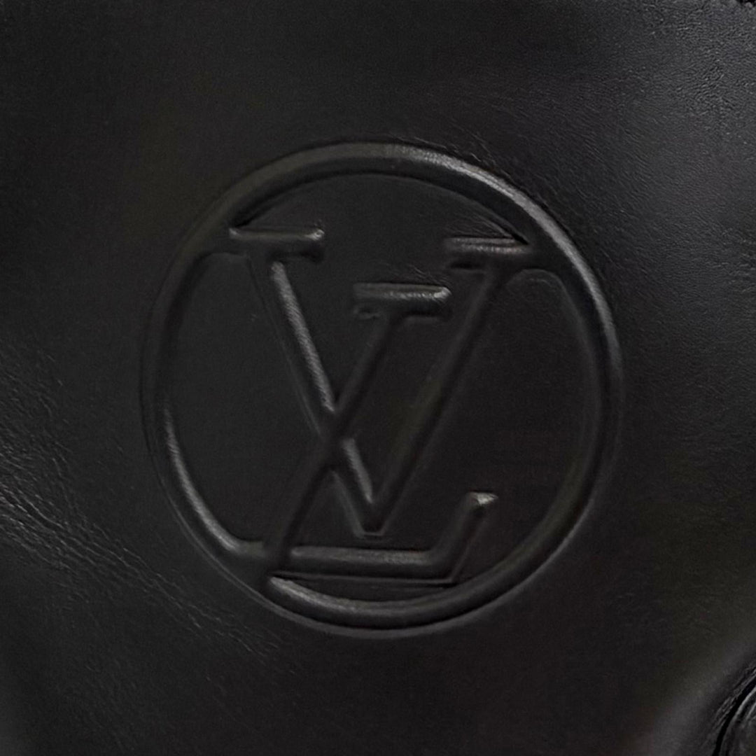 Great LOUIS VUITTON short boots LV Circle Logo Round Toe Flats black leather 37