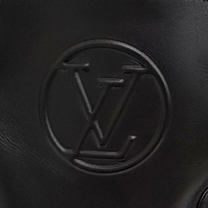 Great LOUIS VUITTON short boots LV Circle Logo Round Toe Flats black leather 37