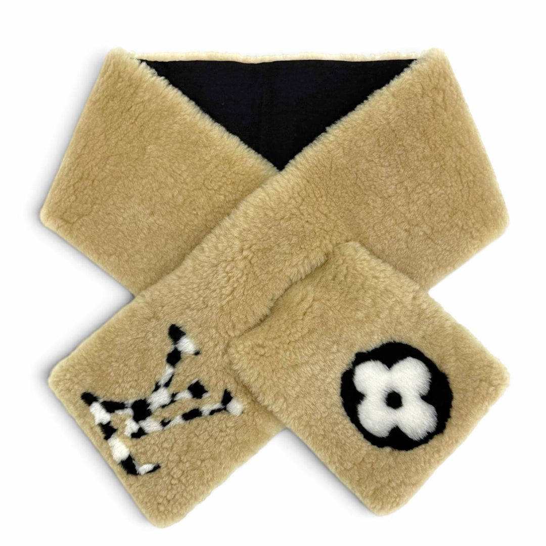 Excellent LOUIS VUITTON Echarpe Graphic LV Shearling Scarf beige M76163