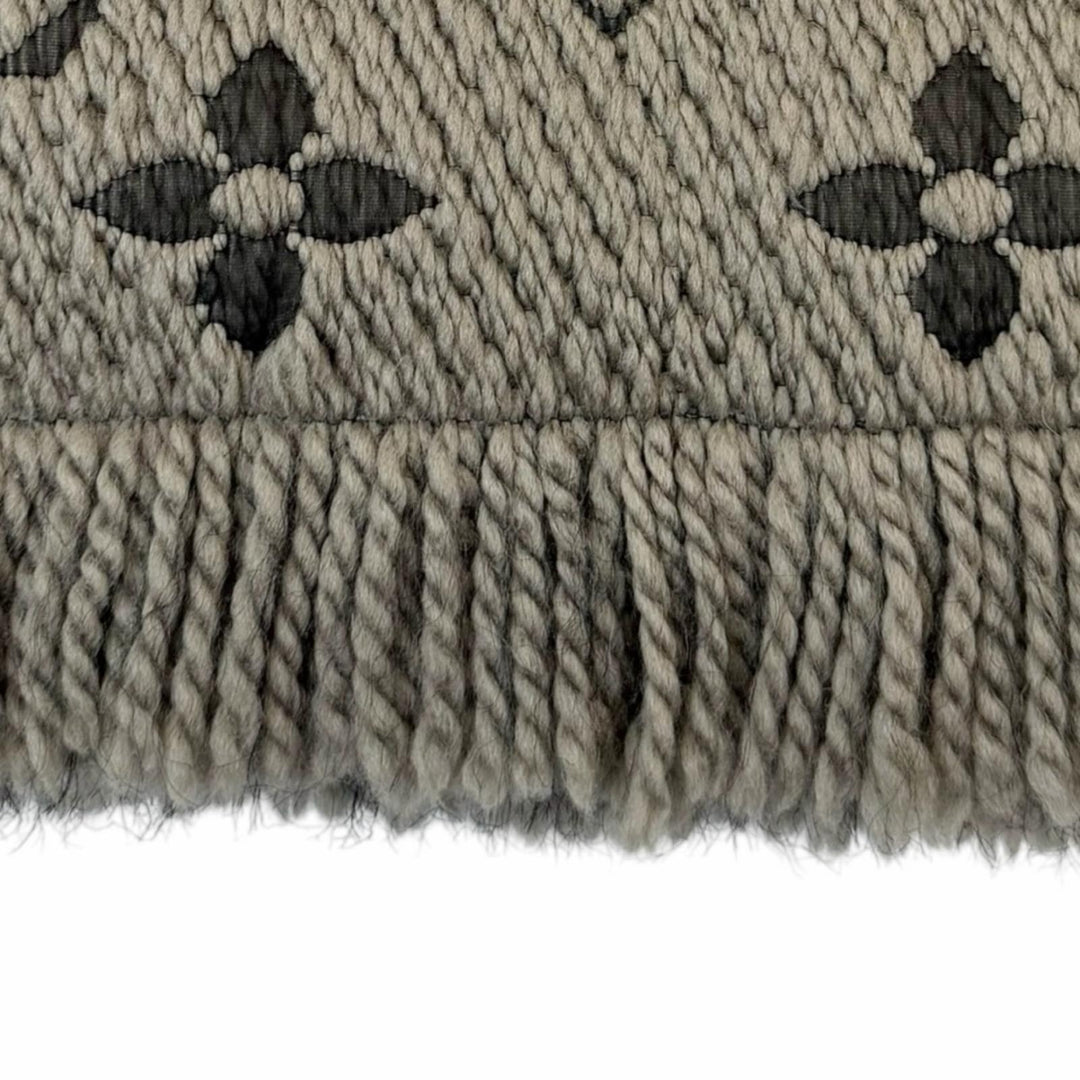 Great LOUIS VUITTON Scarf Escalp Logo Mania Monogram fringed scarf knit M72242