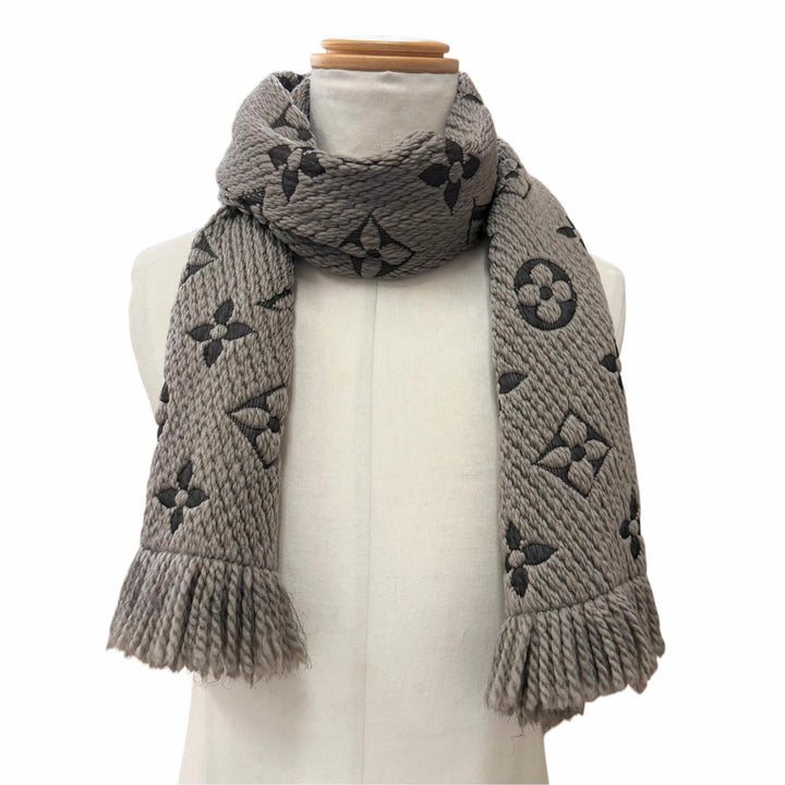 Great LOUIS VUITTON Scarf Escalp Logo Mania Monogram fringed scarf knit M72242