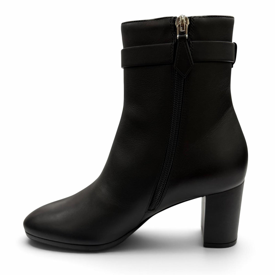 Pristine HERMES short boots Saint Germain Kelly Buckle Leather black 35