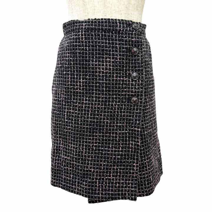 Excellent CHANEL Wrap skirt COCO Mark Lion Button Tweed black P73336V62835 22B