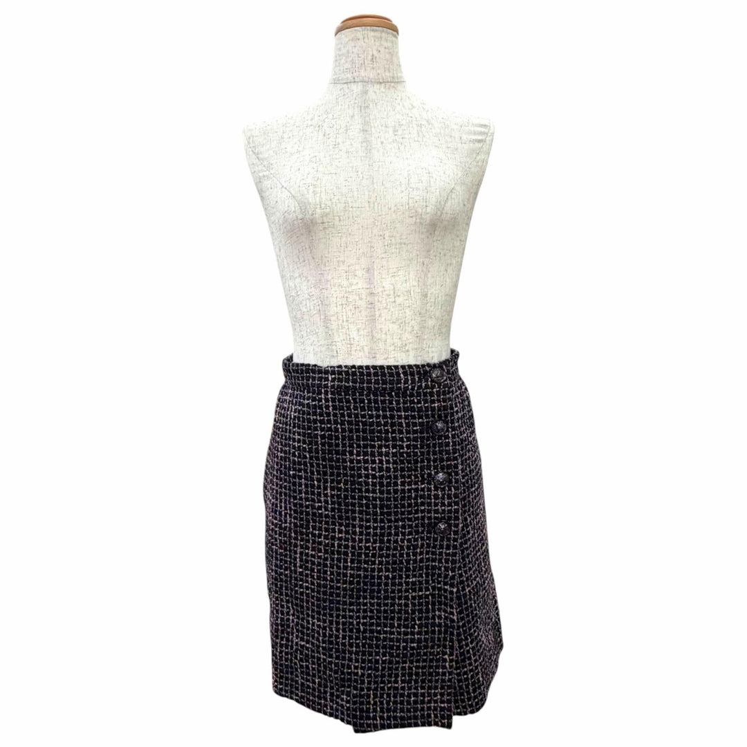 Excellent CHANEL Wrap skirt COCO Mark Lion Button Tweed black P73336V62835 22B