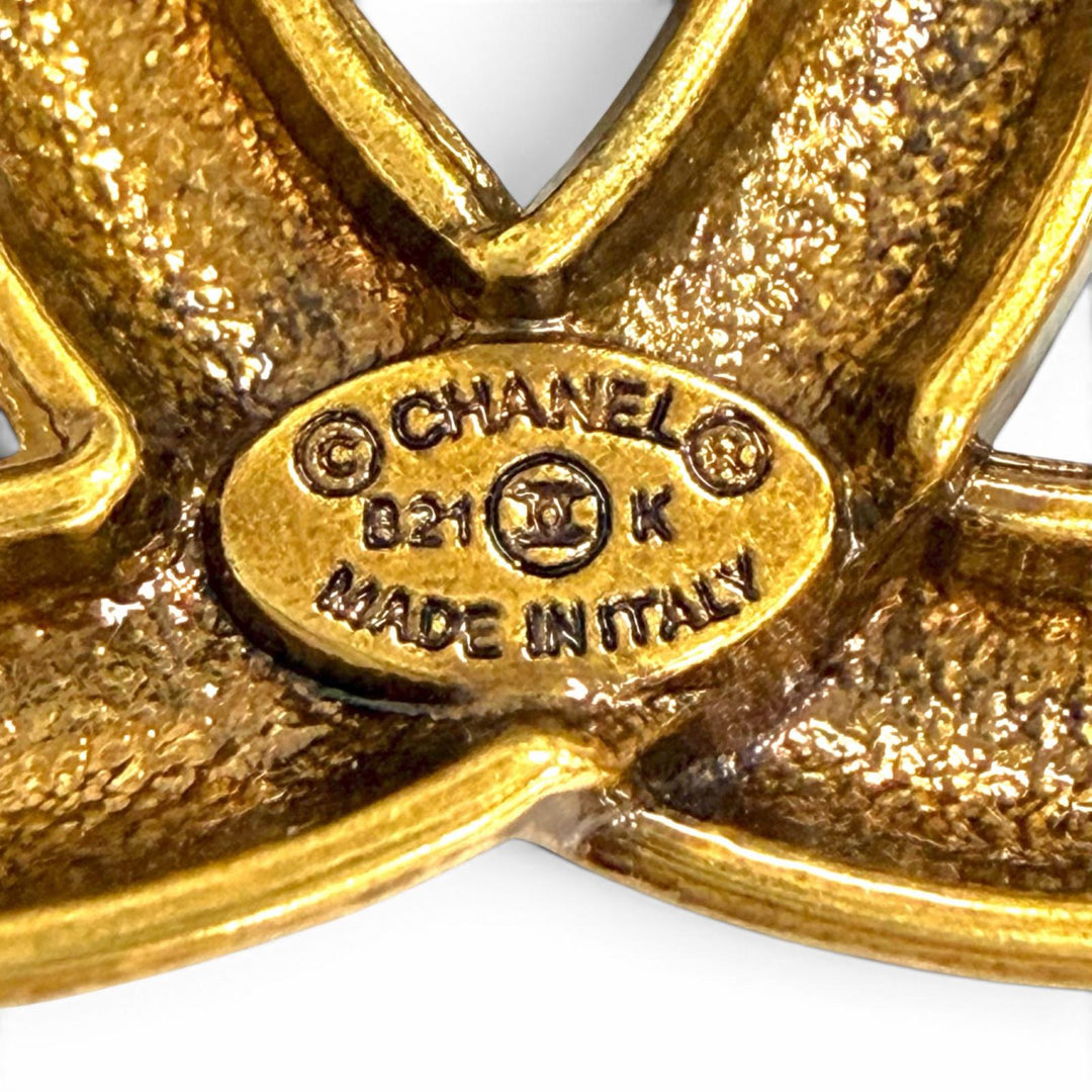 Great CHANEL Brooch COCO Mark Logo Turnlock Design gold Women B21K