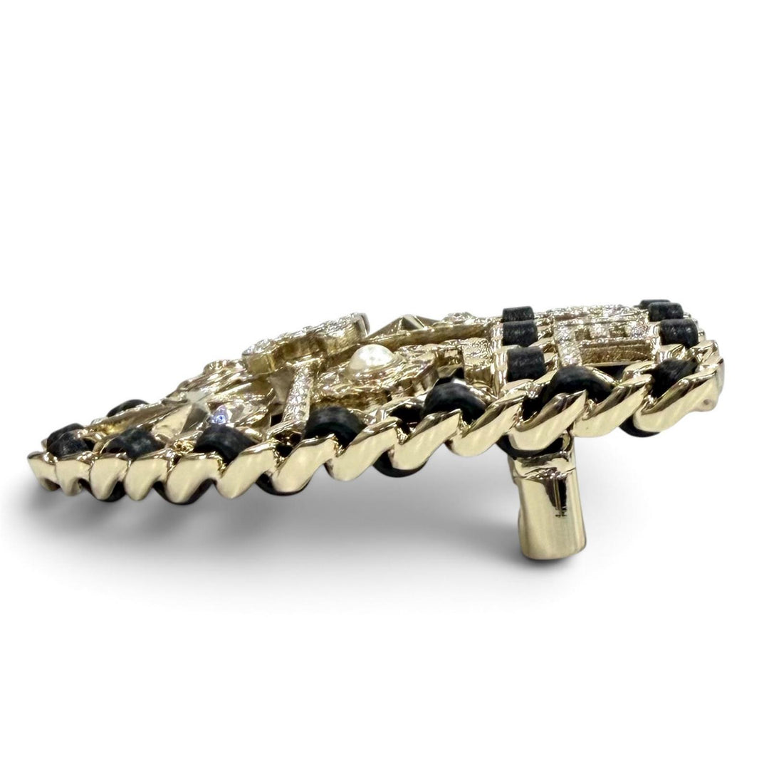 Excellent CHANEL Brooch black Women B25V AB4702