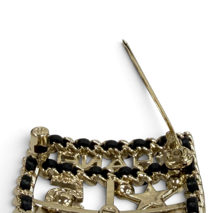 Excellent CHANEL Brooch black Women B25V AB4702