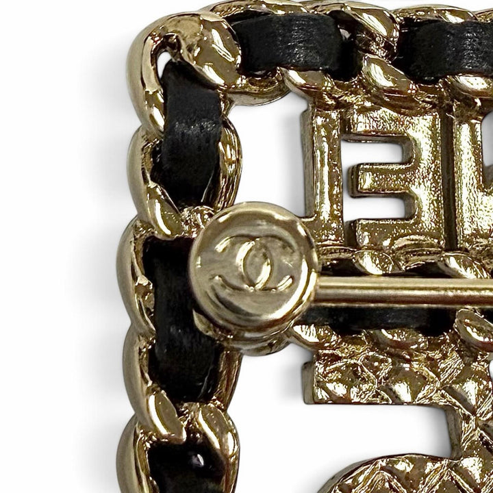 Excellent CHANEL Brooch black Women B25V AB4702
