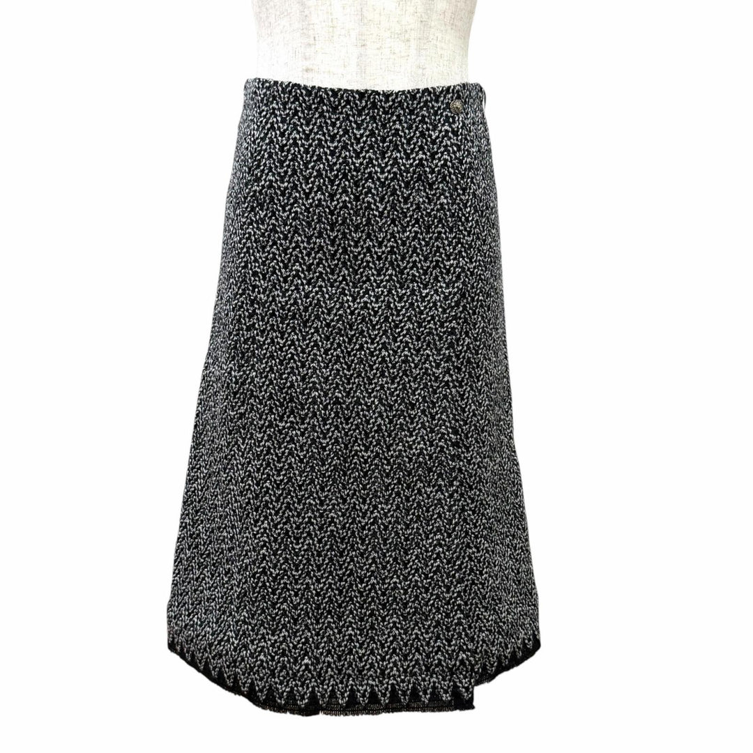 Excellent CHANEL Long skirt COCO Mark Lion Metal Tweed black 36 P56743V30499