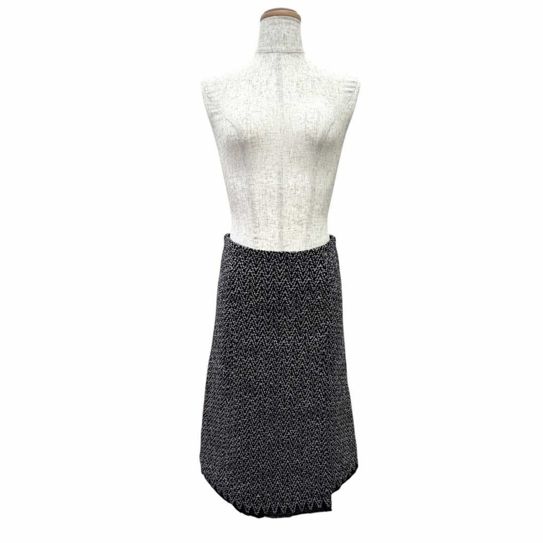 Excellent CHANEL Long skirt COCO Mark Lion Metal Tweed black 36 P56743V30499