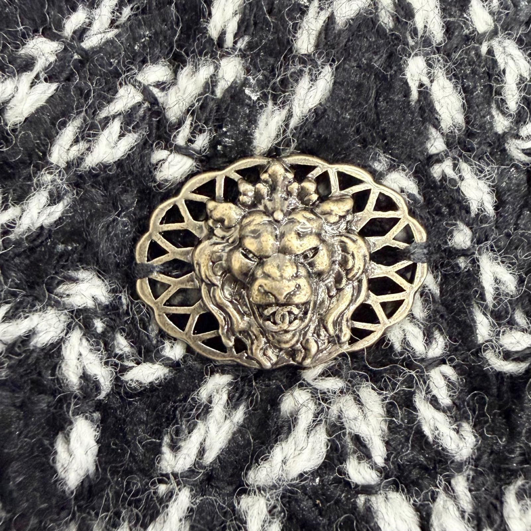 Excellent CHANEL Long skirt COCO Mark Lion Metal Tweed black 36 P56743V30499