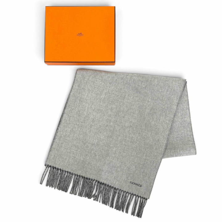 Pristine HERMES Scarf Recto Verso Logo embroidered fringe bicolor stole cashmere