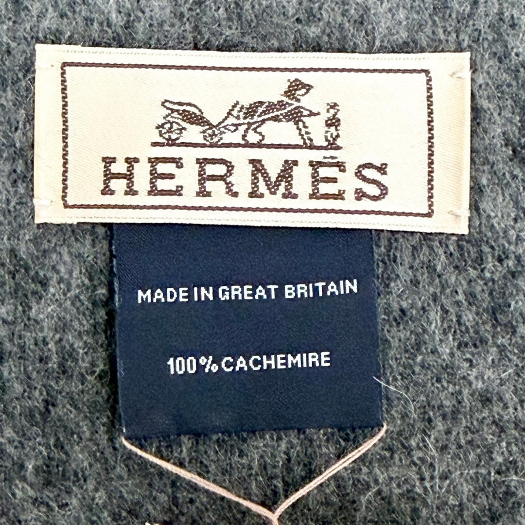Pristine HERMES Scarf Recto Verso Logo embroidered fringe bicolor stole cashmere