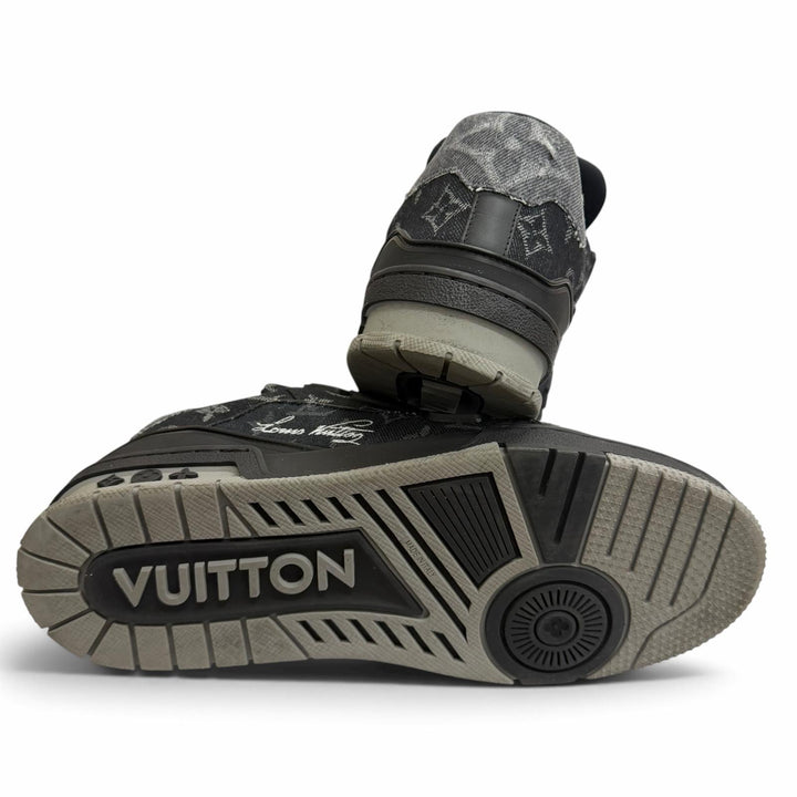 Great LOUIS VUITTON Low cut sneakers LV Trainer Line black Monogram