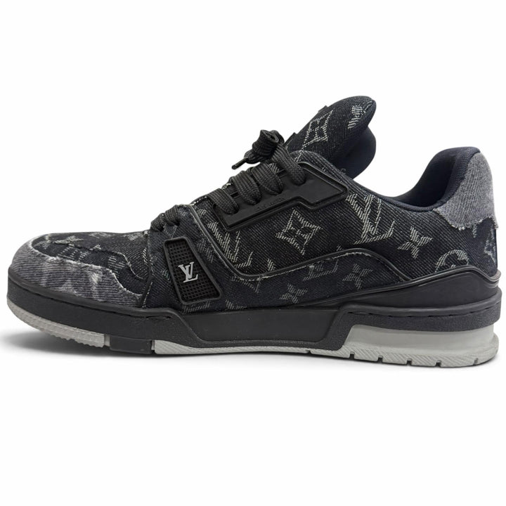 Great LOUIS VUITTON Low cut sneakers LV Trainer Line black Monogram