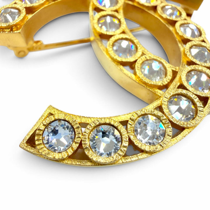 Excellent CHANEL Brooch Médie-Art Collection Rhinestone COCO Mark gold P22A