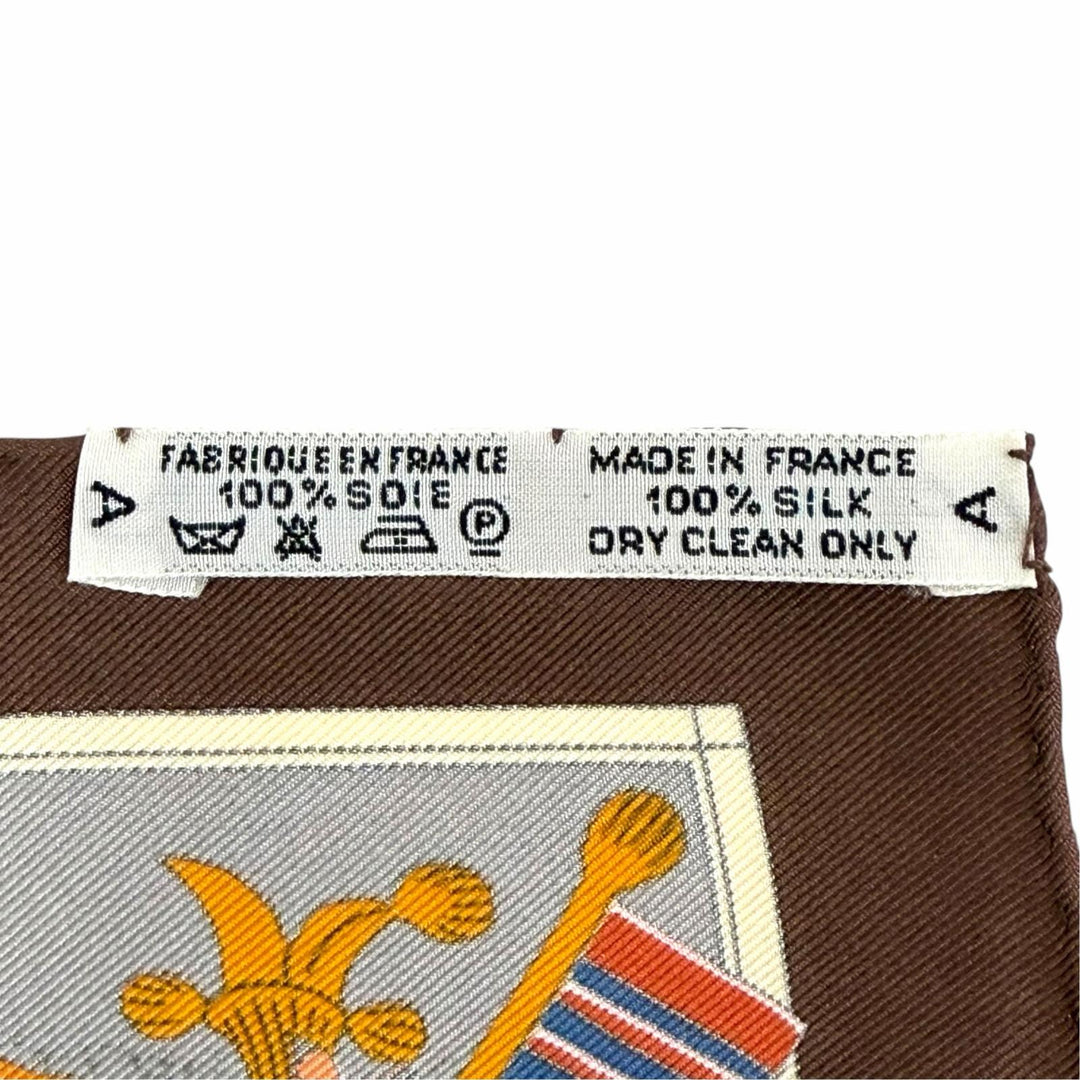 Excellent HERMES scarf Les Ameriques COLOMBVS Calle 90 Brown silk Women