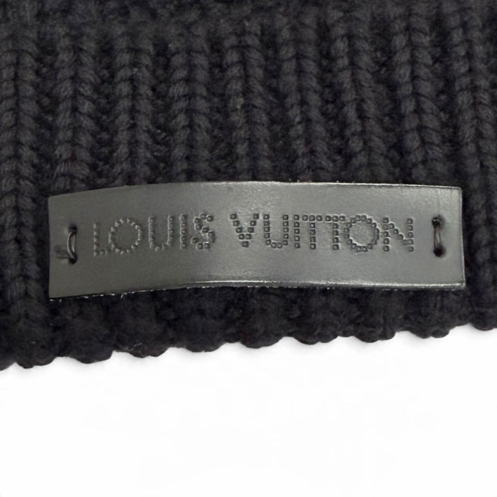 Great LOUIS VUITTON Knit cap Logo leather patch Damier knit hat black 402775