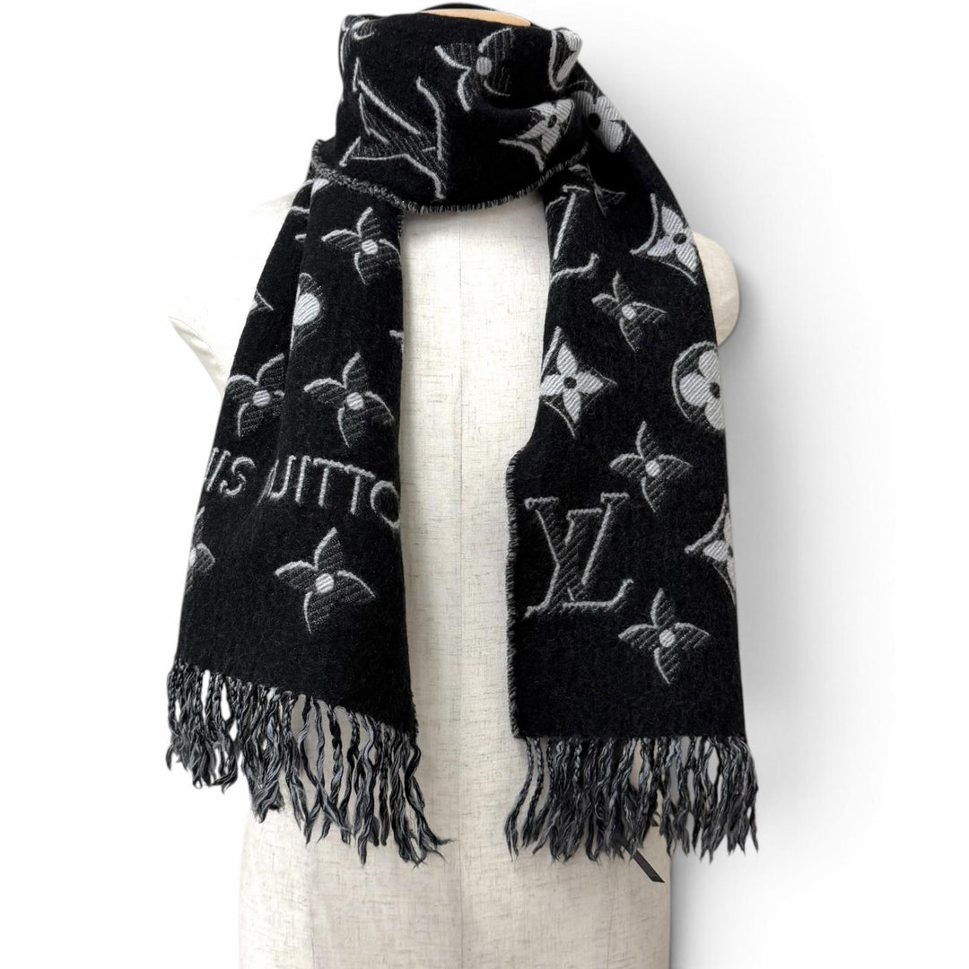 Great LOUIS VUITTON Scarf LV Essential Monogram Shine Fringe black