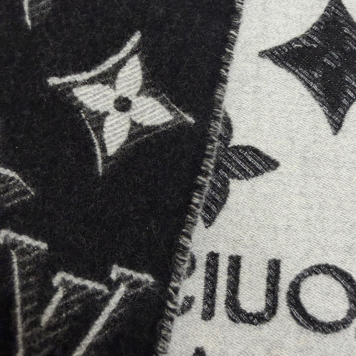 Great LOUIS VUITTON Scarf LV Essential Monogram Shine Fringe black