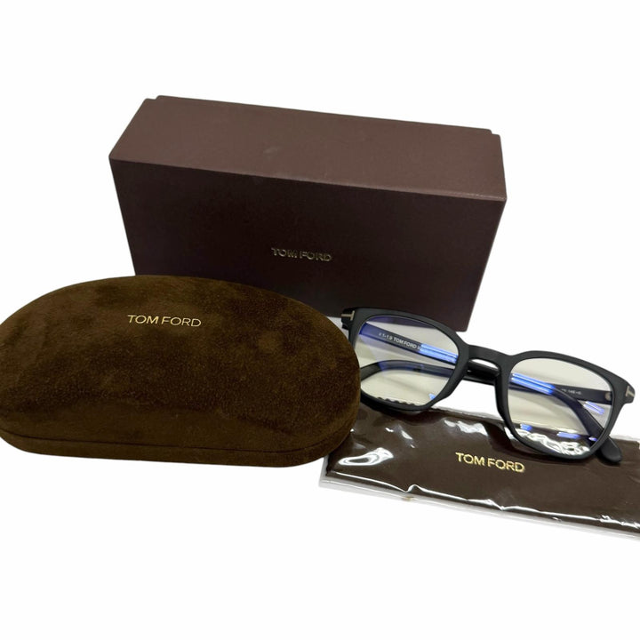 Excellent TOM FORD sunglasses Wellington Frame Matt black mens TF5592-D-B